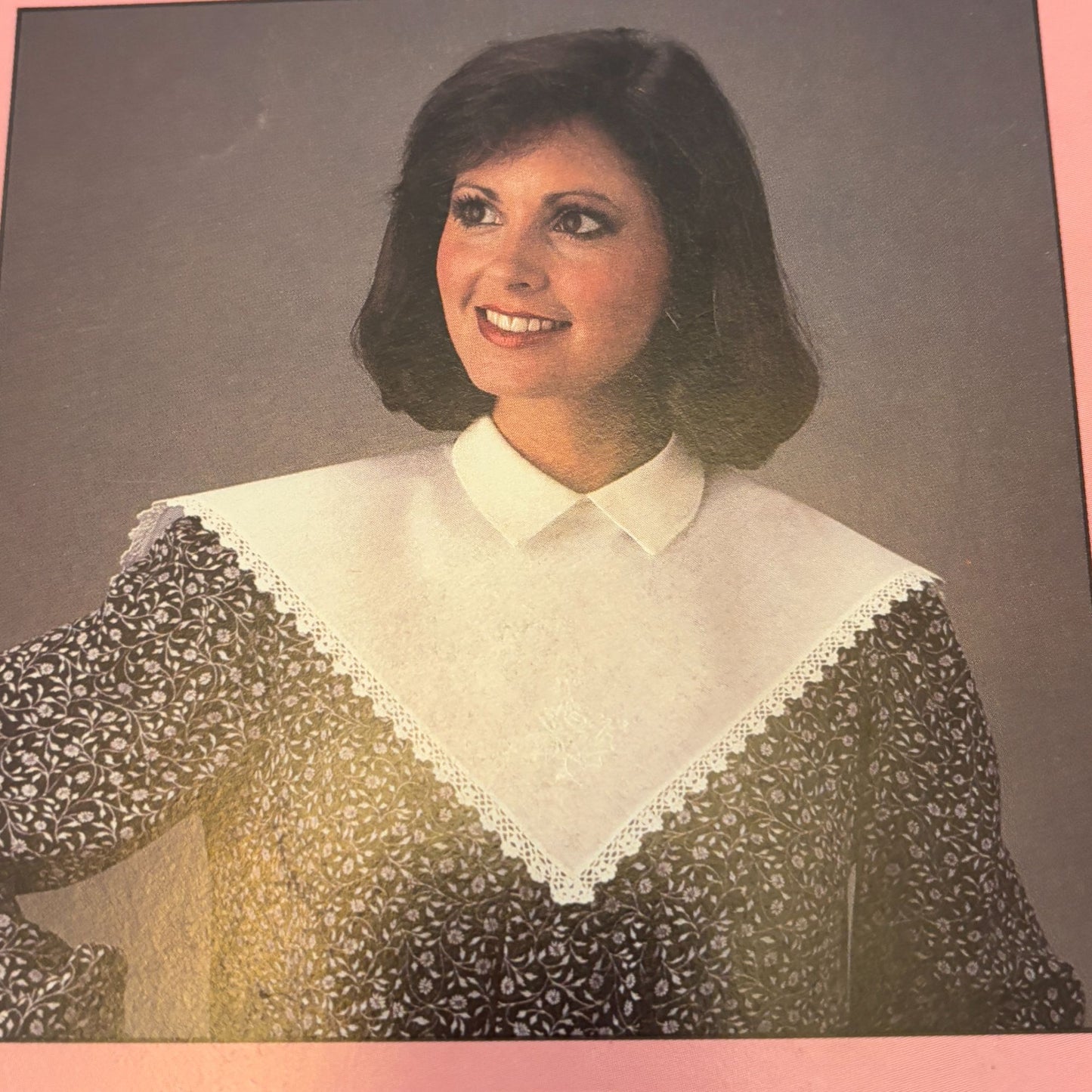 Leisure Arts Sewing Pattern 1058 Detachable Heirloom Collars Recycle Upcycle Sew
