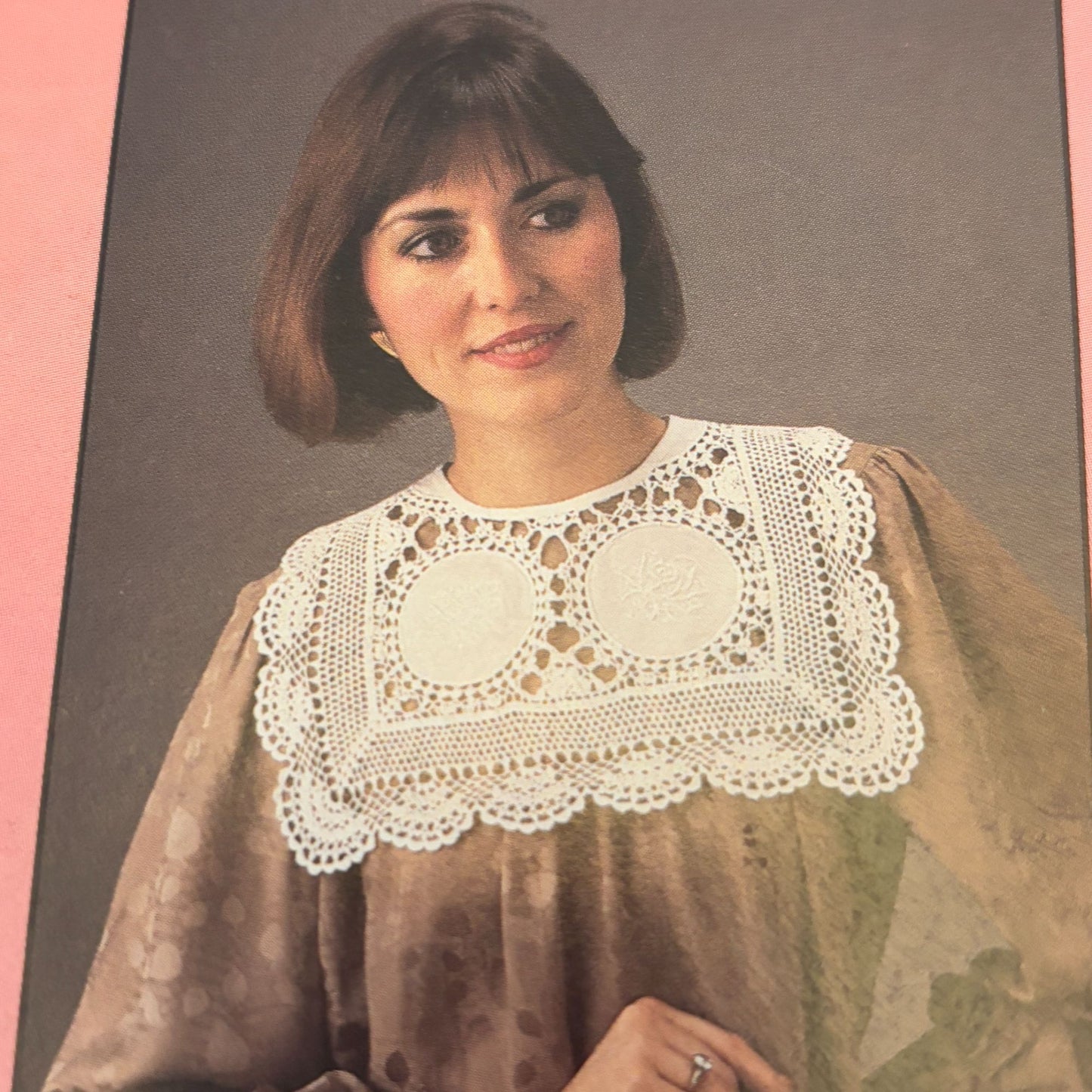 Leisure Arts Sewing Pattern 1058 Detachable Heirloom Collars Recycle Upcycle Sew