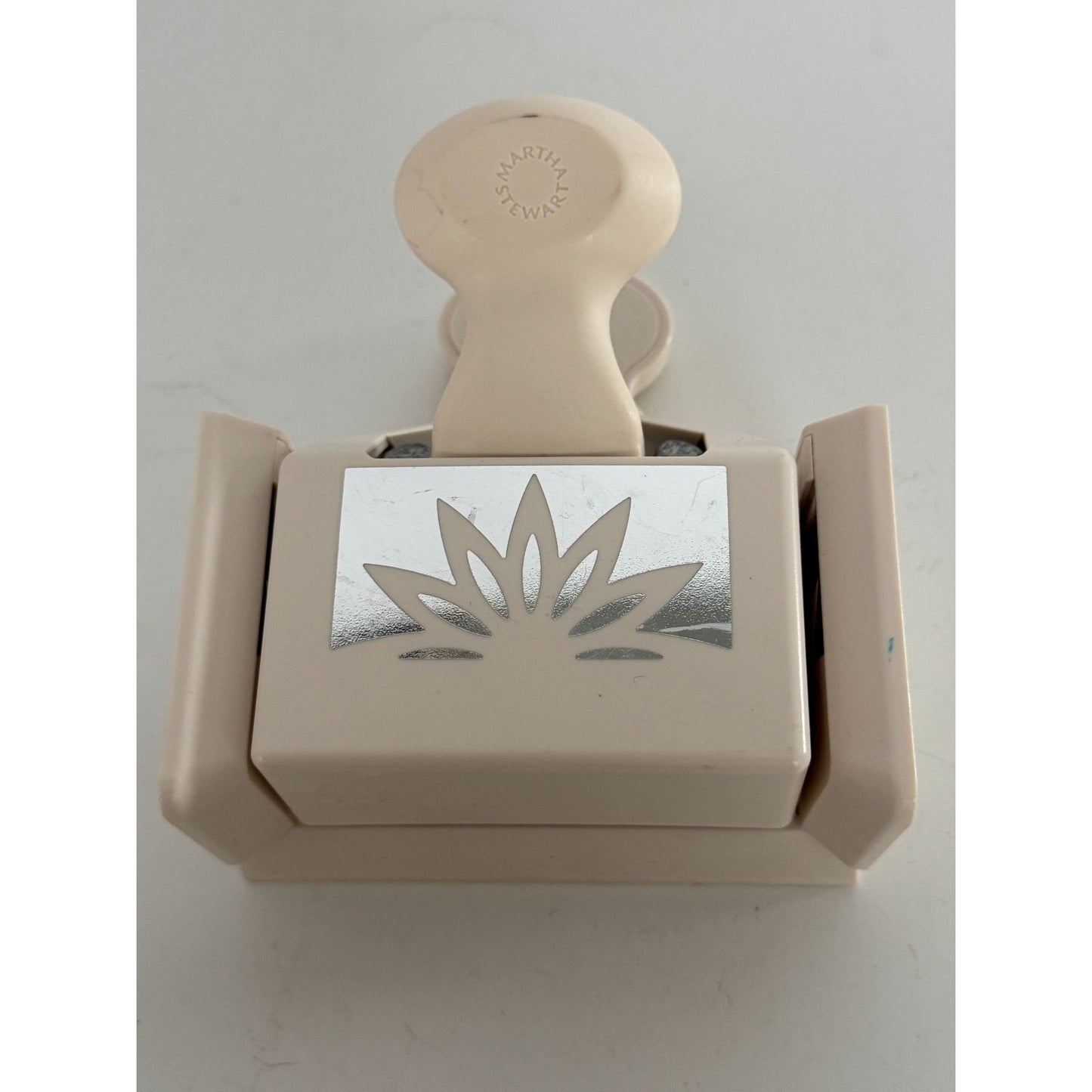 Martha Stewart Paper Punch Aster Flower Deep Edge Continuous Die-Cut Border Art