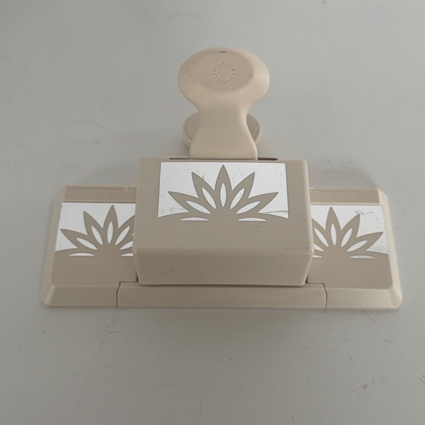 Martha Stewart Paper Punch Aster Flower Deep Edge Continuous Die-Cut Border Art