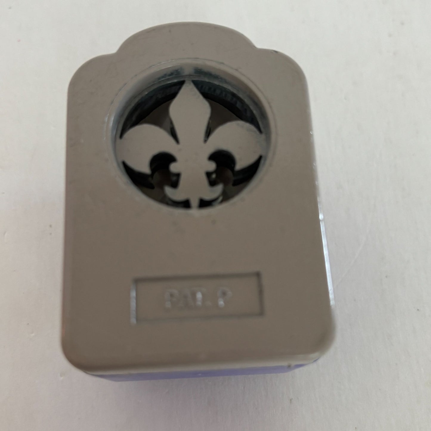 Fleur de Lis Paper Punch Craft Card Making Scrapbooking Round Circle Motif 1"