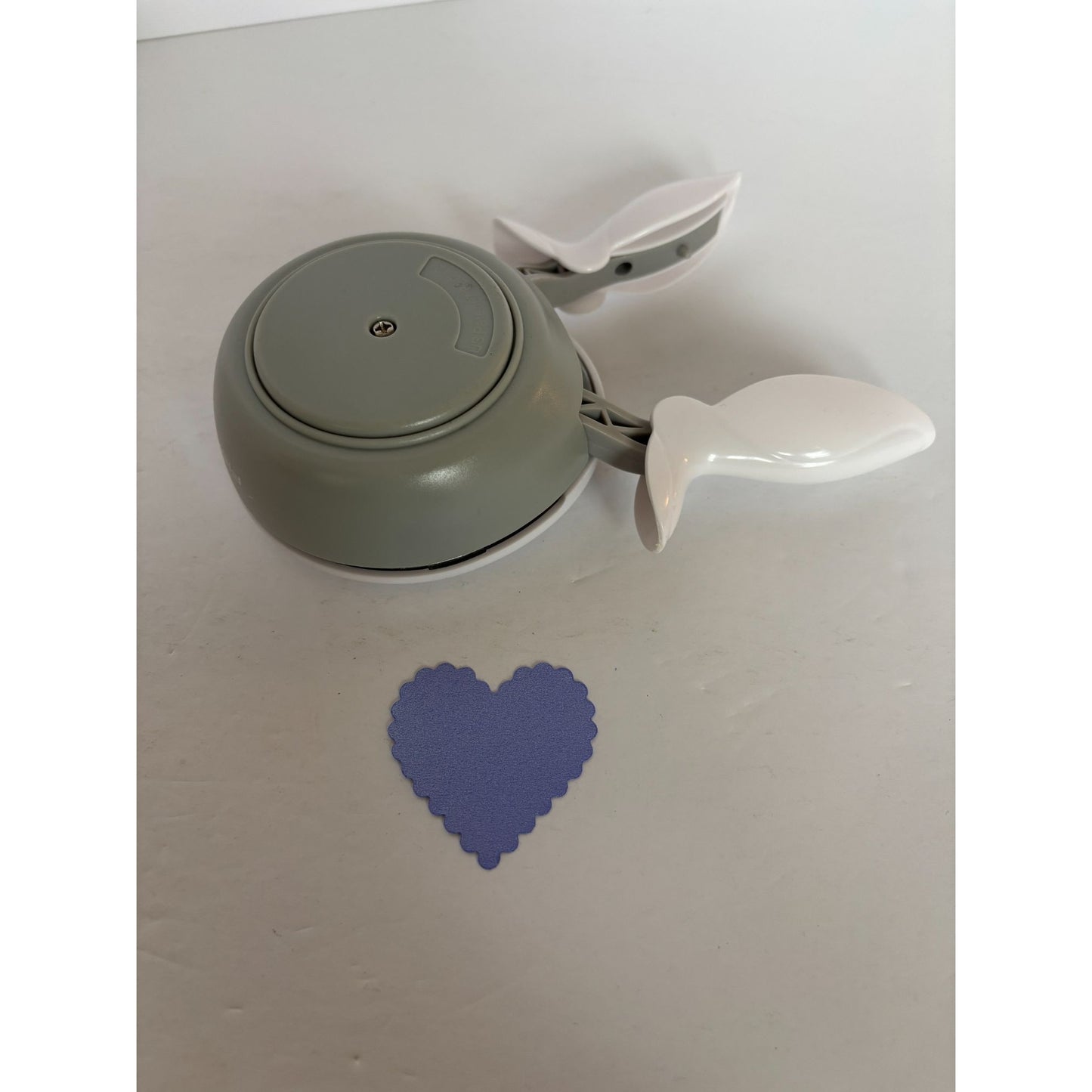 Fiskars Large Squeeze Punch Scalloped Edge Heart Shape Craft Tool Valentines Day