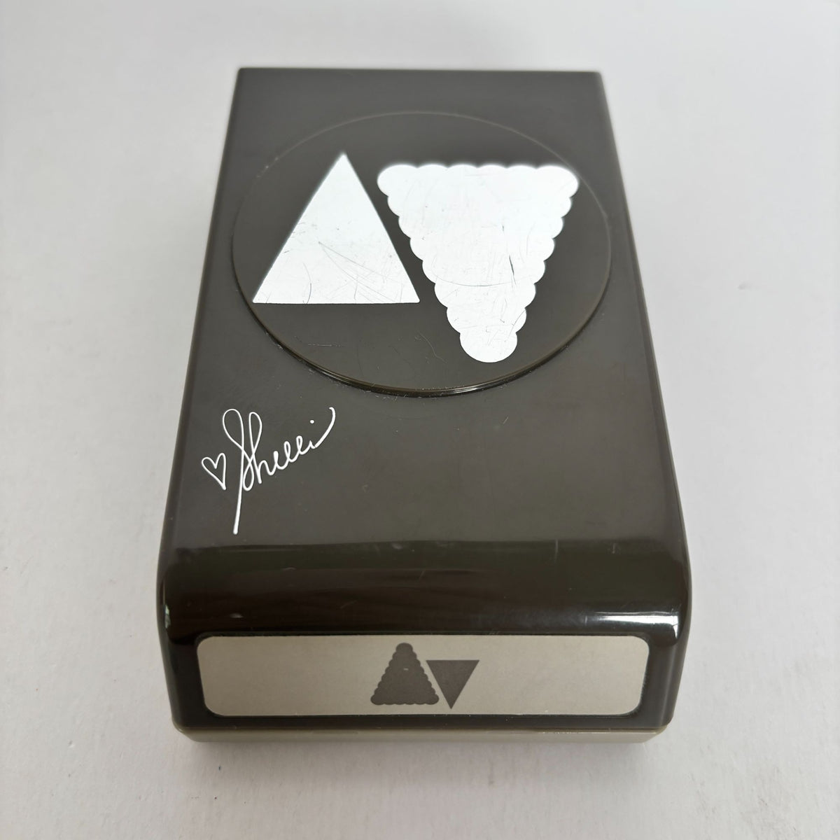 Stampin Up Paper Punch Petite Pennants Builder Triangle Scalloped Straight Edge Shape Cardmaking Scrapbooking