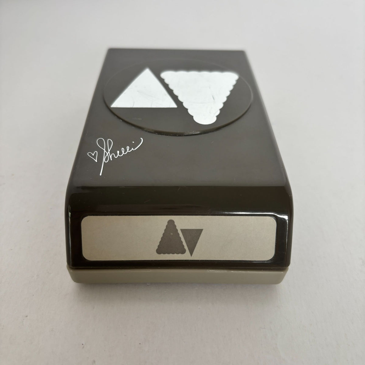 Stampin Up Paper Punch Petite Pennants Builder Triangle Scalloped Straight Edge Shape Cardmaking Scrapbooking