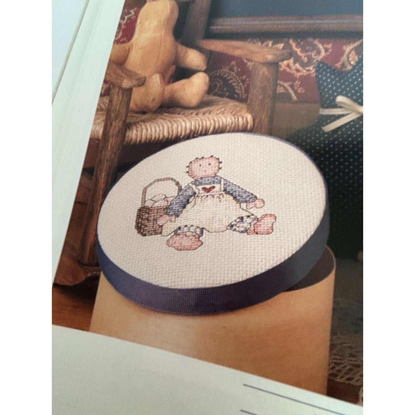 Leisure Arts February 1990 Magazine Cross Stitch The Stitcher Seamstress Craft
