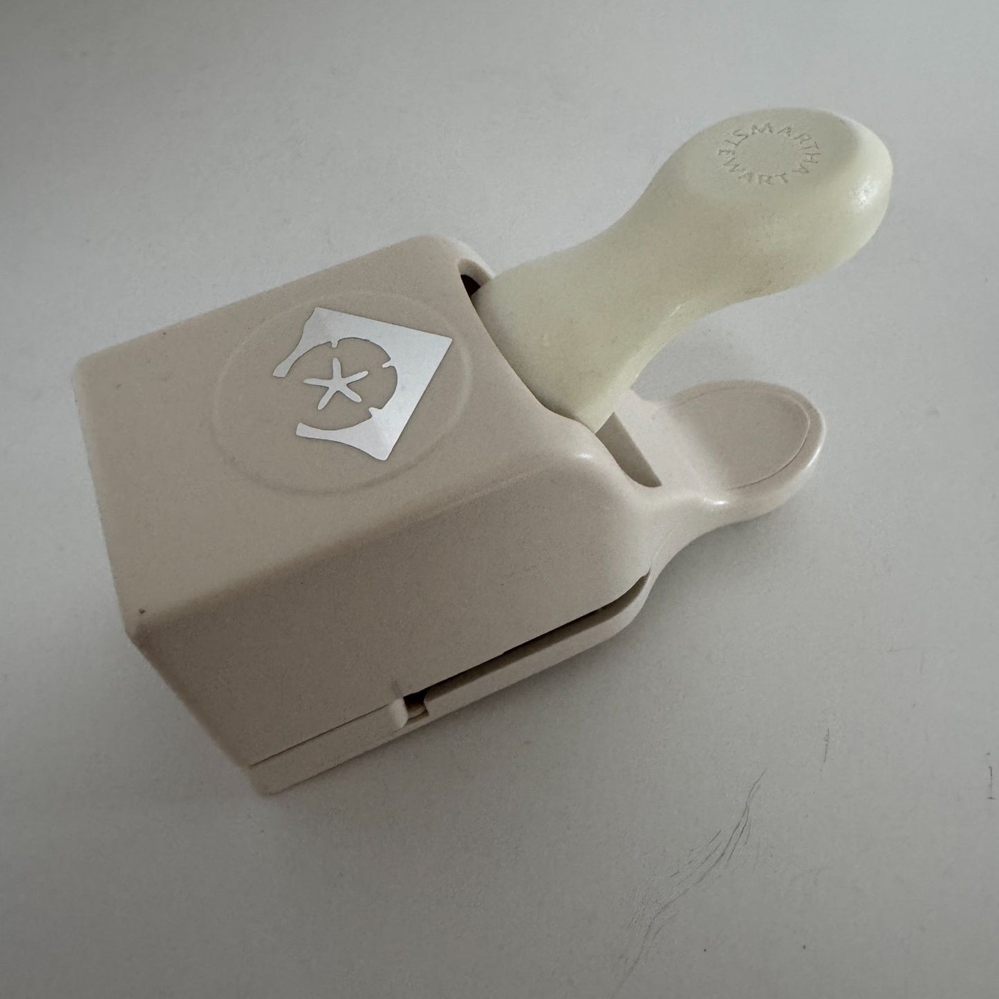 Martha Stewart Paper Punch Sand Dollar Around the Page Corner Edge Starfish