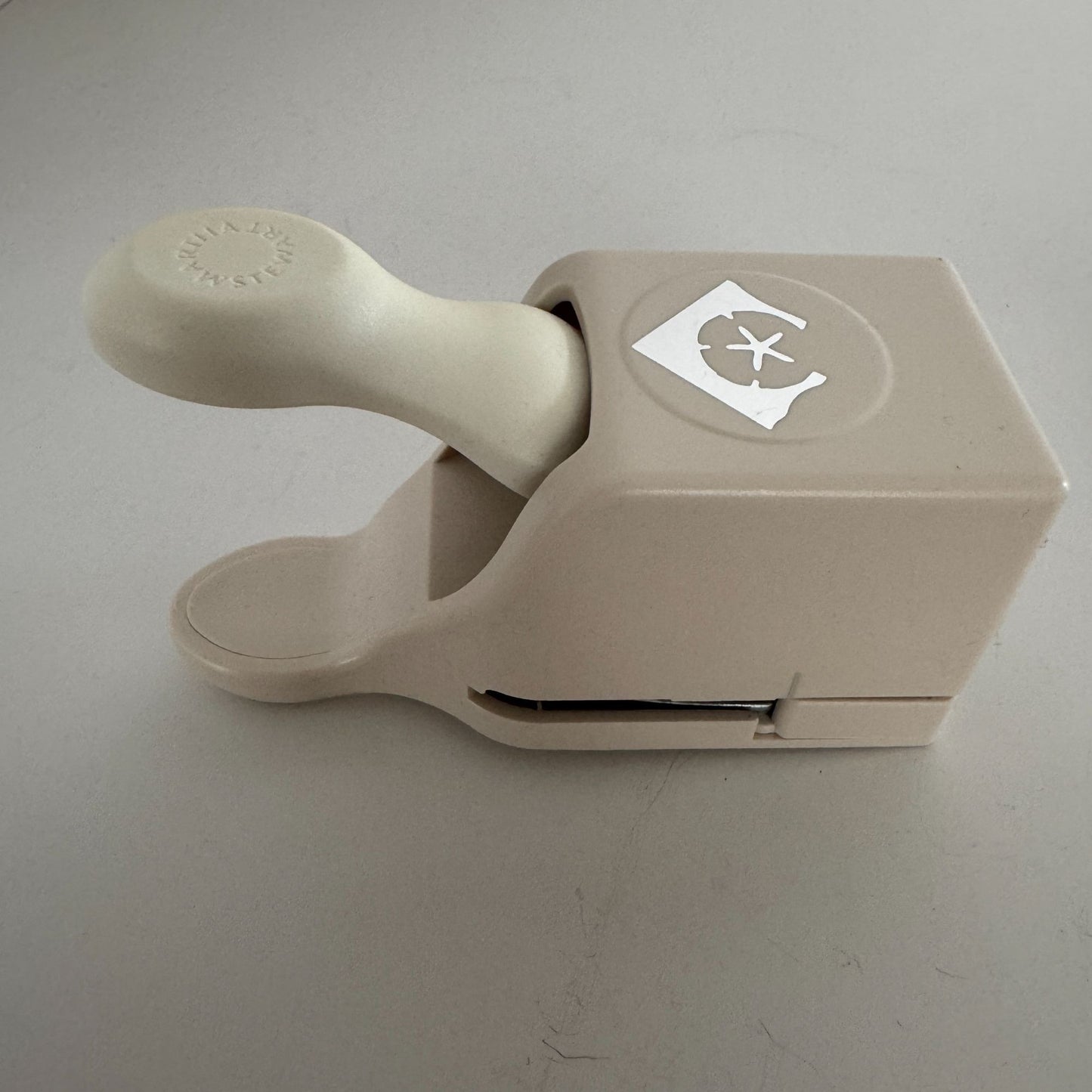 Martha Stewart Paper Punch Sand Dollar Around the Page Corner Edge Starfish