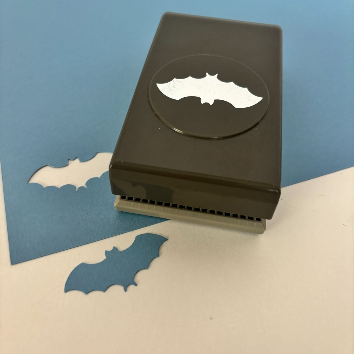 Stampin Up Bat Paper Punch Halloween Craft Tool Spooky Card Making Scrapbooking