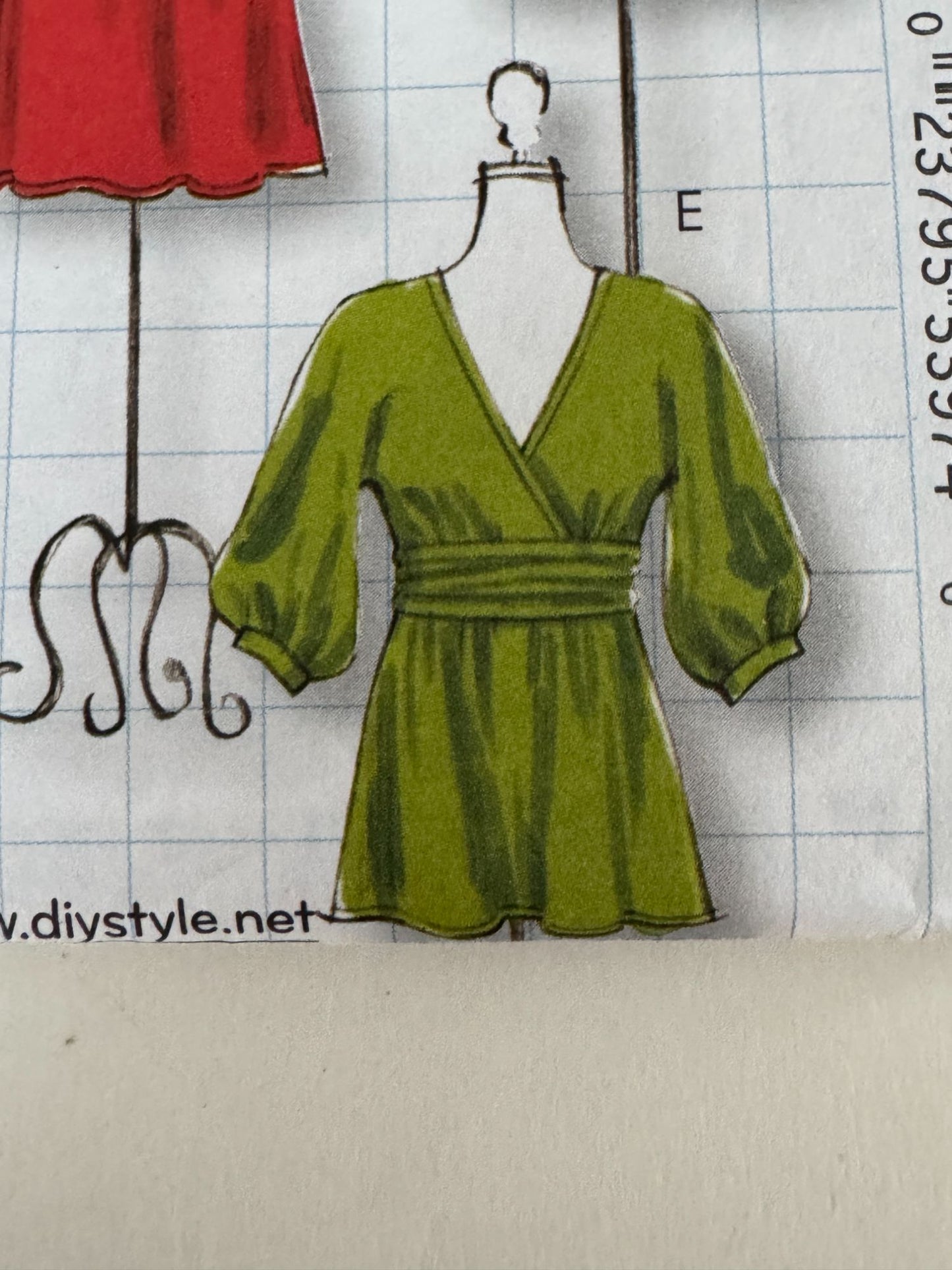 McCalls Sewing Pattern M5662 V-Neck Top Dress Tunic Shirt XS S M DIY Style UC