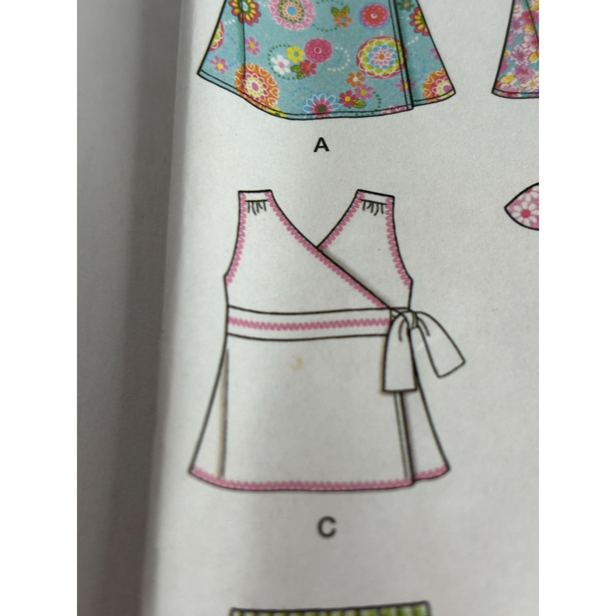 Simplicity Sewing Pattern 2677 Girls Outfit Dress Top Pants Shorts Sizes 3-8 UC