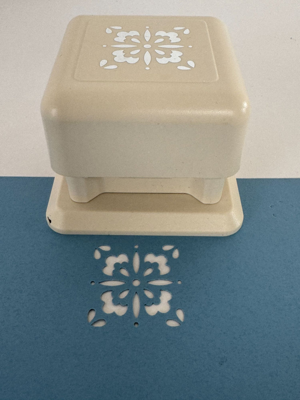 Martha Stewart Floral Tile Paper Punch All Around the Page Crafting Scrapbooking