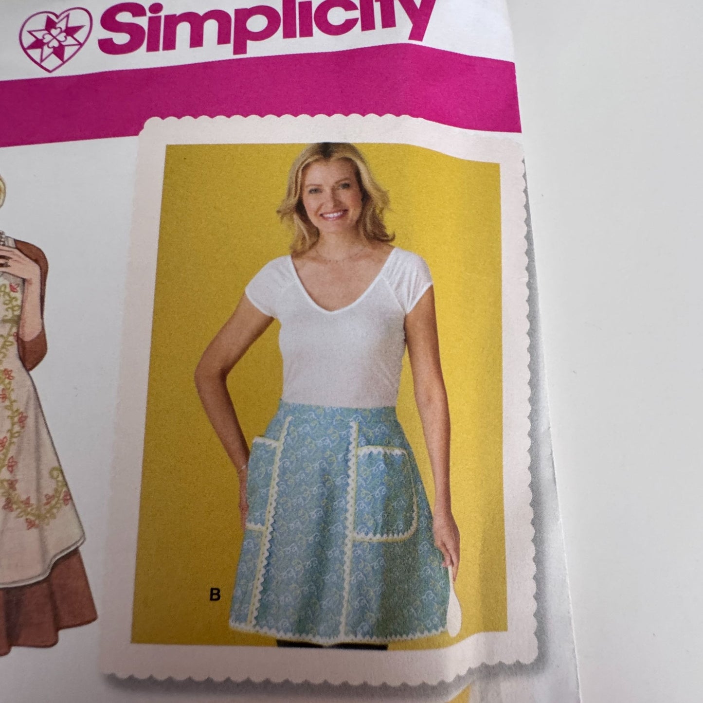 Simplicity Sewing Pattern 4282 Kitchen Half Apron Vintage Style Retro Farmhouse S-L Uncut Baking