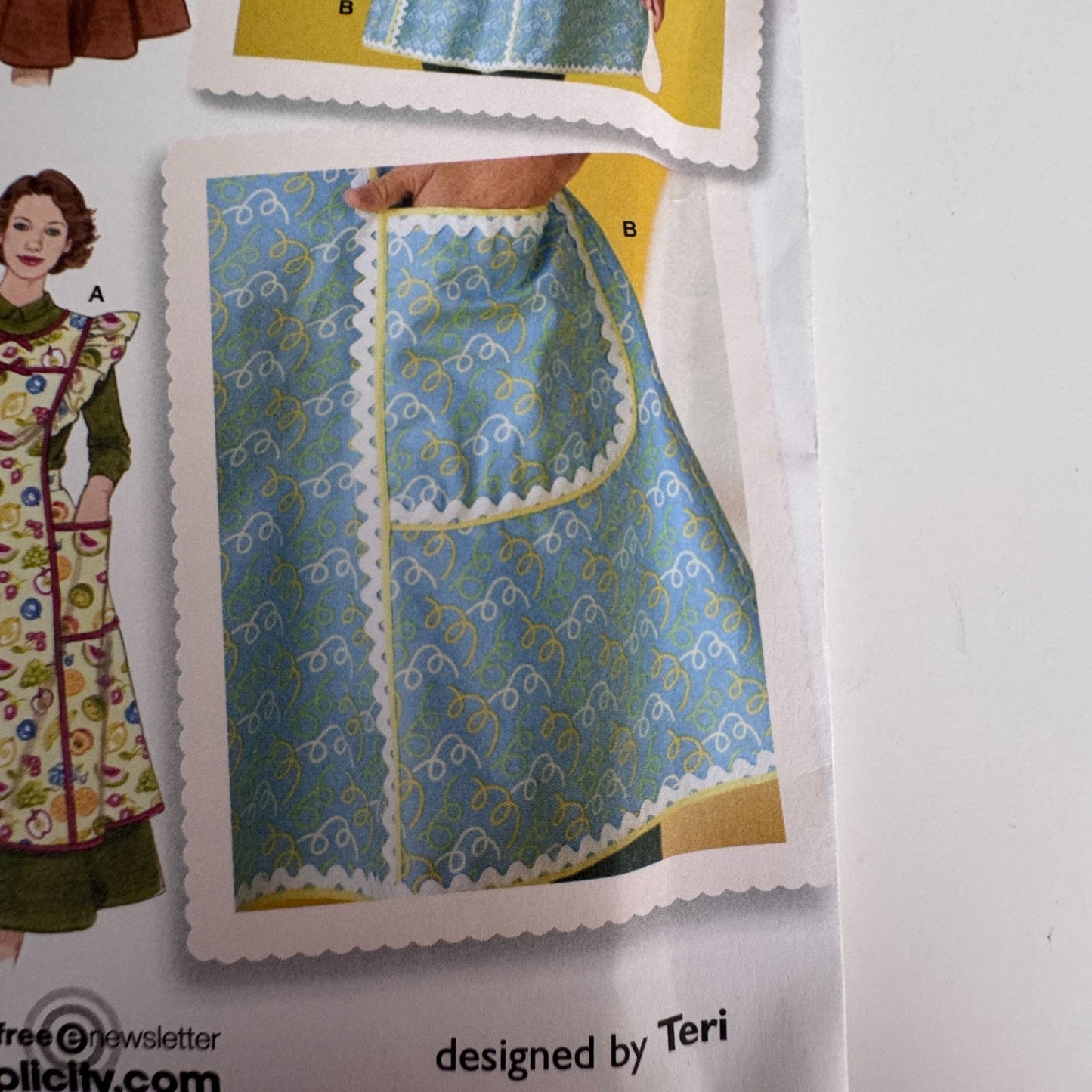 Simplicity Sewing Pattern 4282 Kitchen Half Apron Vintage Style Retro Farmhouse S-L Uncut Baking