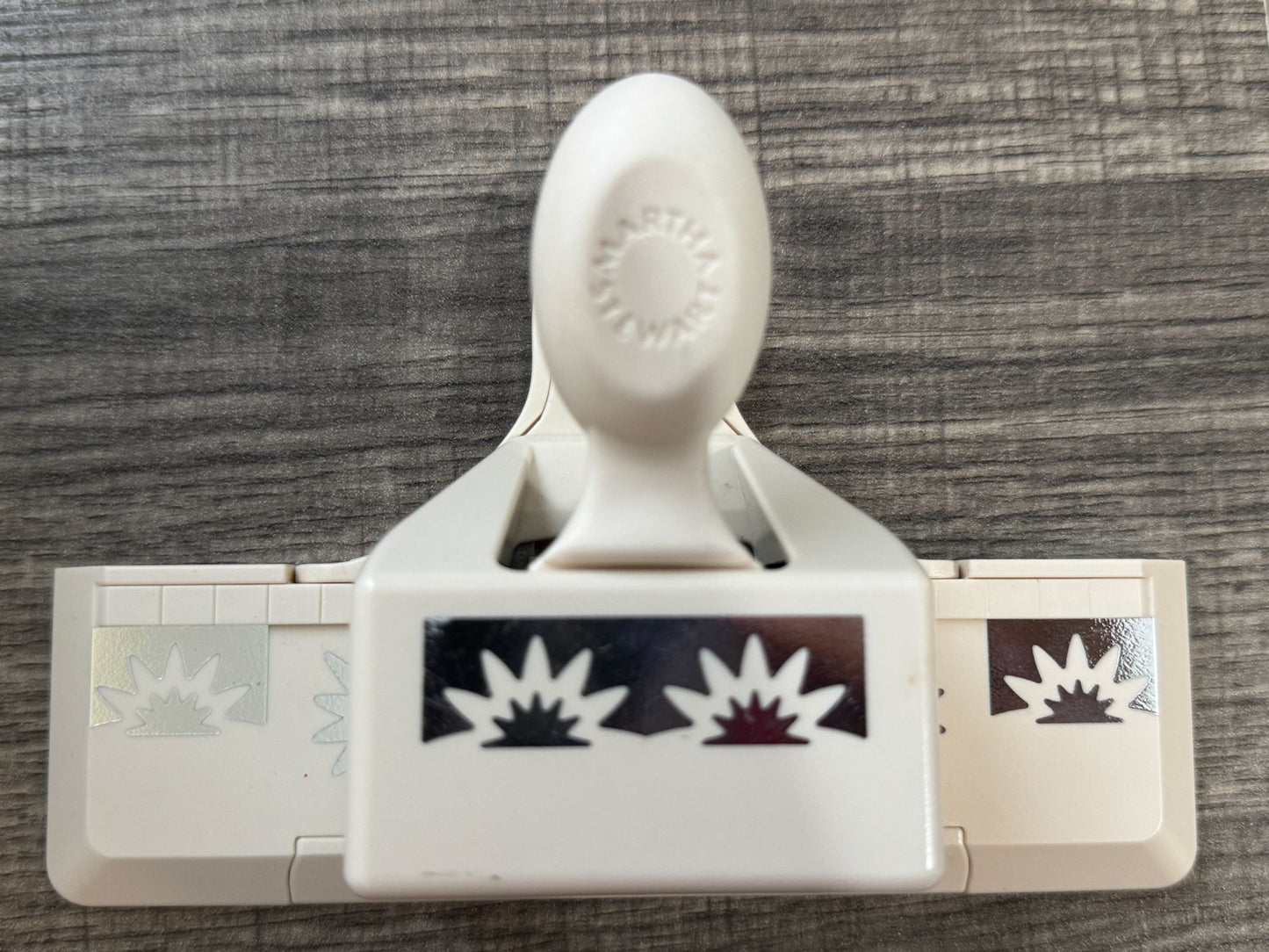 Martha Stewart Paper Punches Star Burst Around the Page Corner Border Starburst