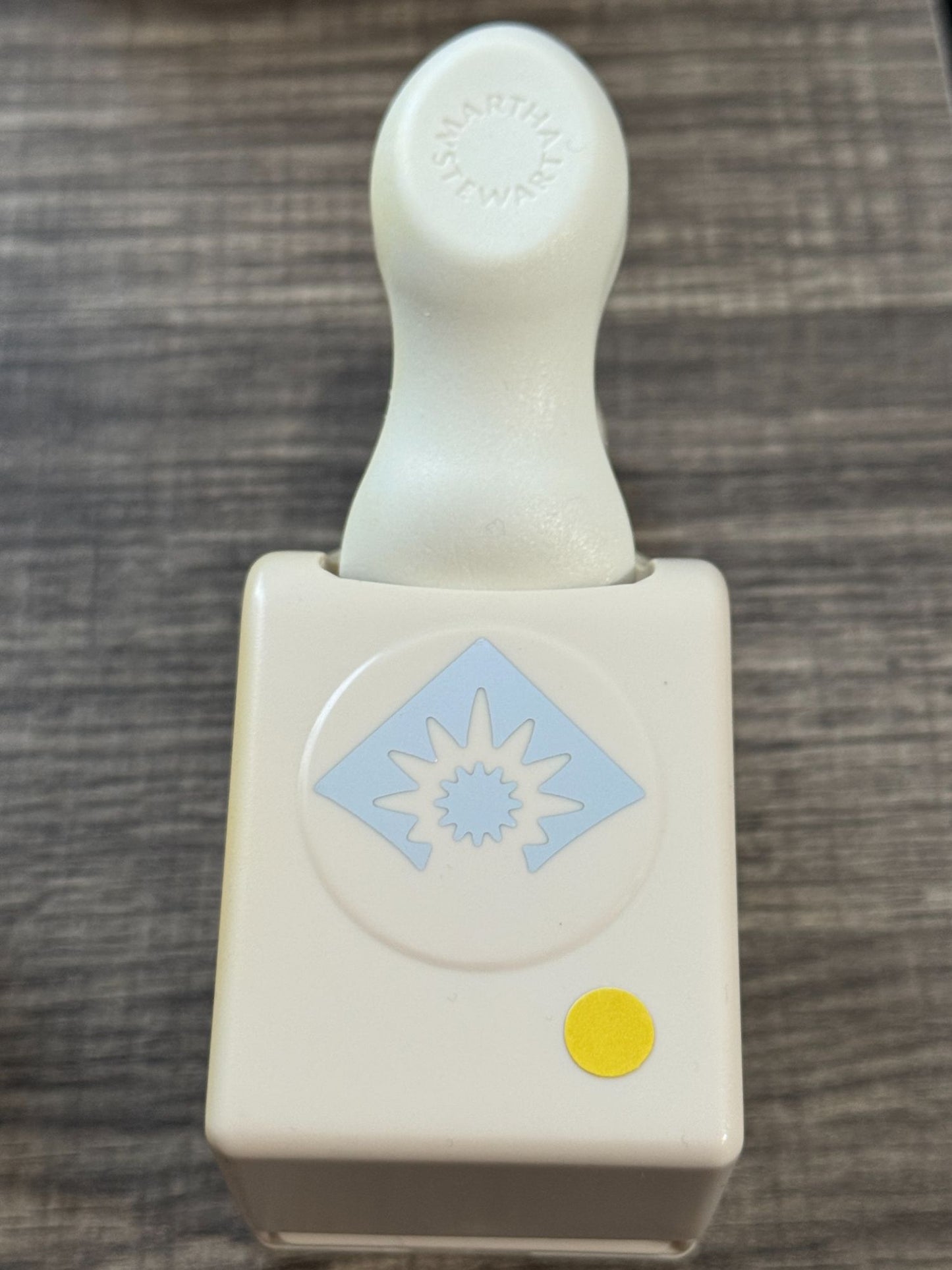 Martha Stewart Paper Punches Star Burst Around the Page Corner Border Starburst