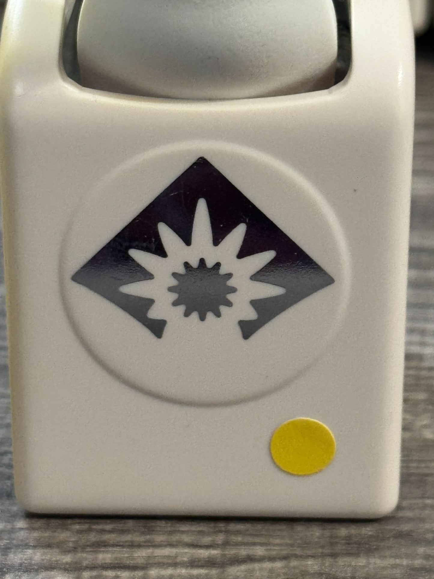 Martha Stewart Paper Punches Star Burst Around the Page Corner Border Starburst