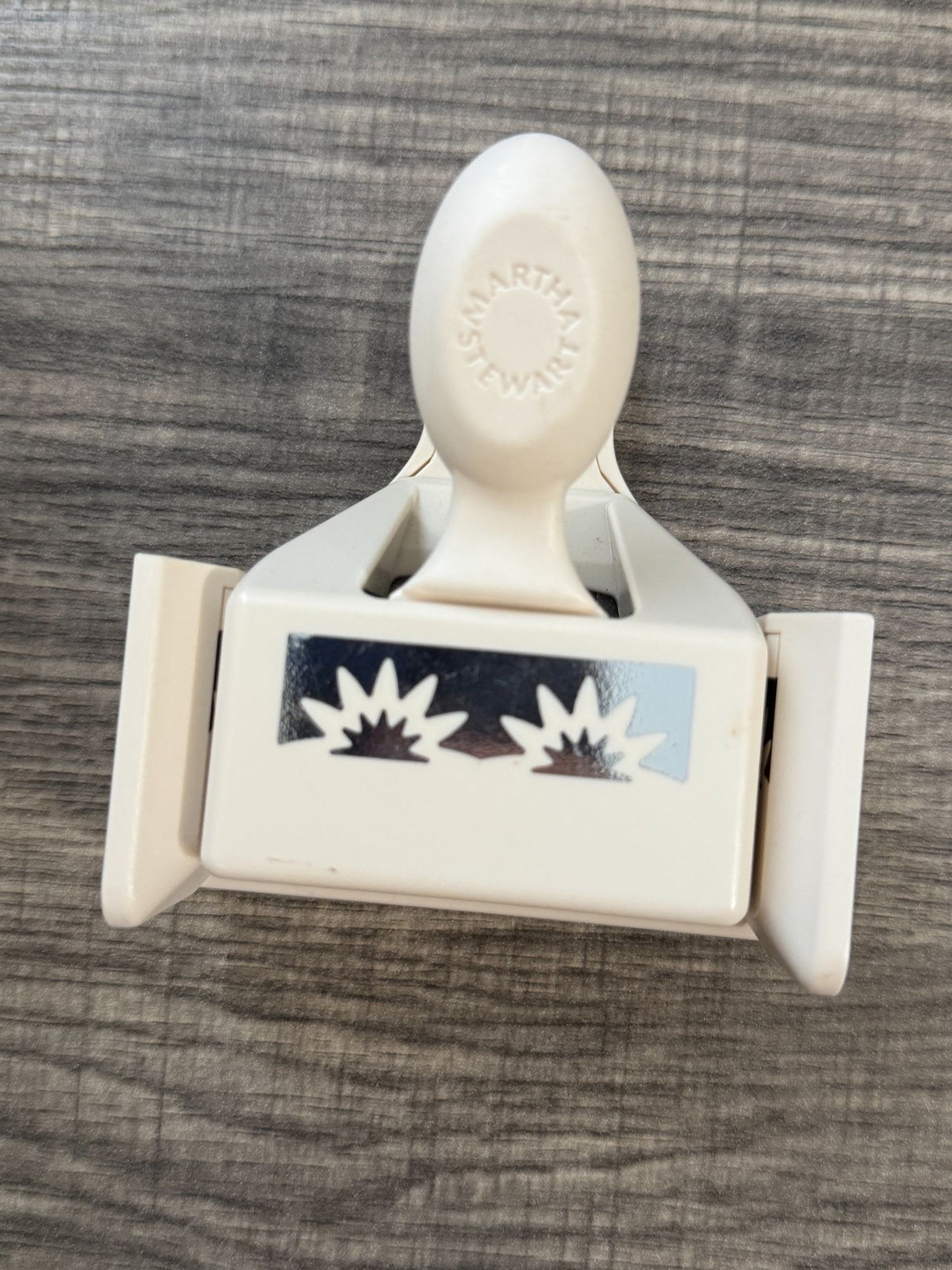 Martha Stewart Paper Punches Star Burst Around the Page Corner Border Starburst