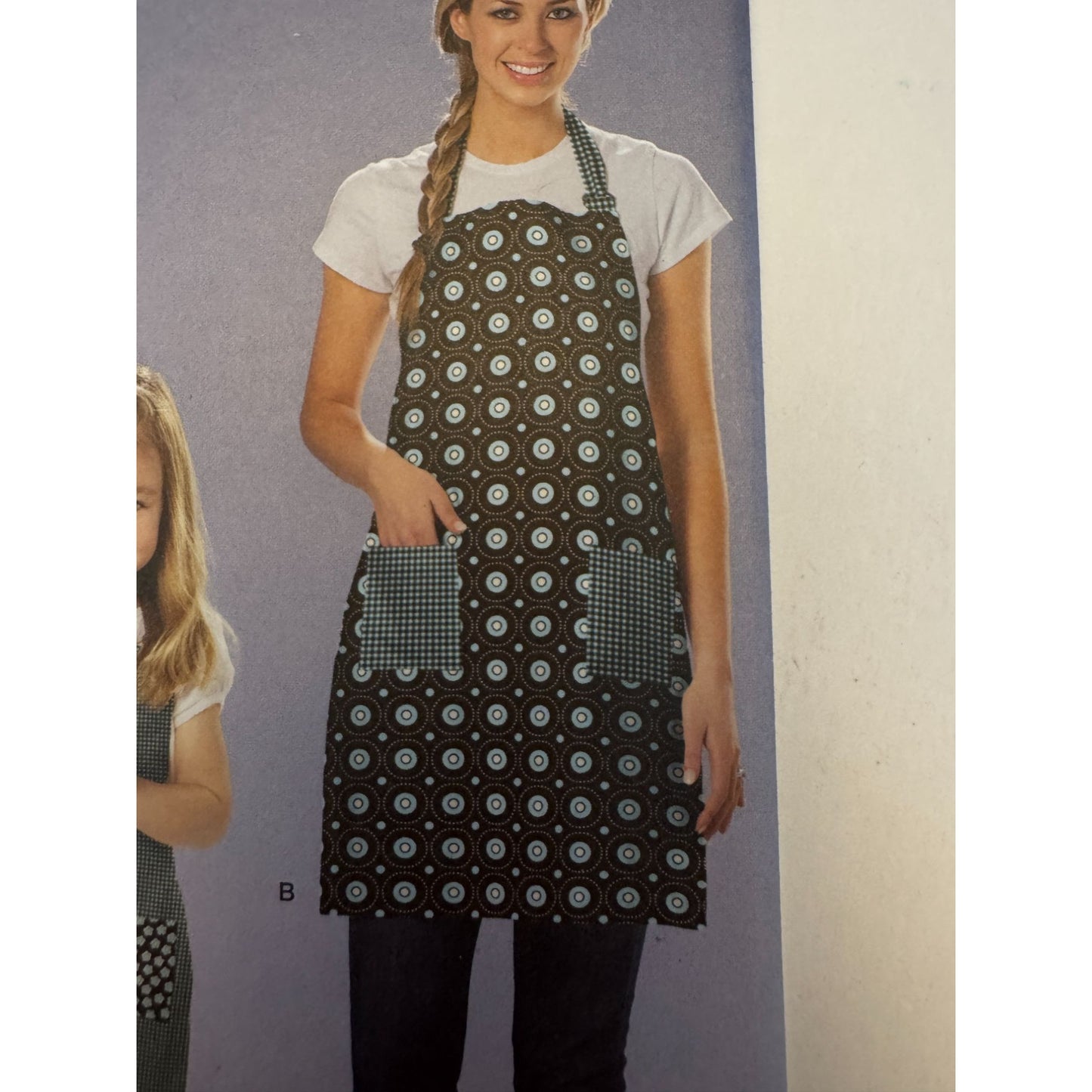 Simplicity Sewing Pattern 2824 Apron Mother Daughter Mommy and Me Matching Uncut