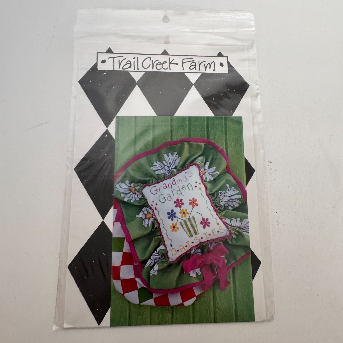 Trail Creek Farm Cross Stitch Pattern Grandmas Garden Daisies Pillow Home Decor