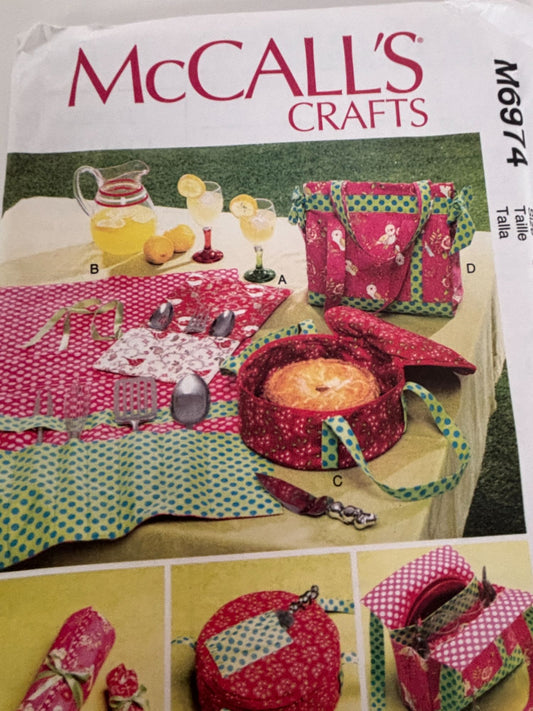 McCalls Sewing Pattern M6974 Camping Utensil Roll Food Carrier Picnic Caddy Pie