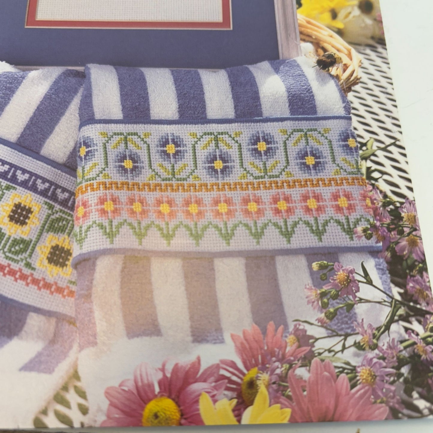 Leisure Arts Cross Stitch Patterns Leaflet 3046 Sunny Samplers Beehive Garden