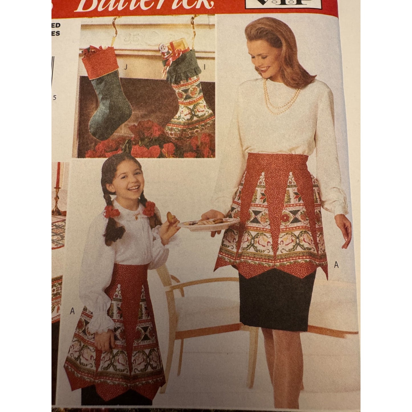Butterick Sewing Pattern 4605 Christmas Apron Tablecloth Stockings Tree Skirt Uncut Pillow Gift