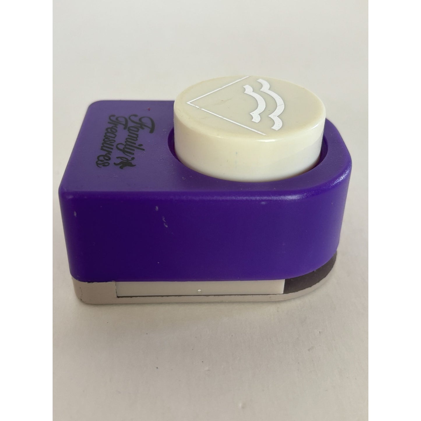 Family Treasures Paper Punch Corner Decorative Waves Card Making Scrapbooking