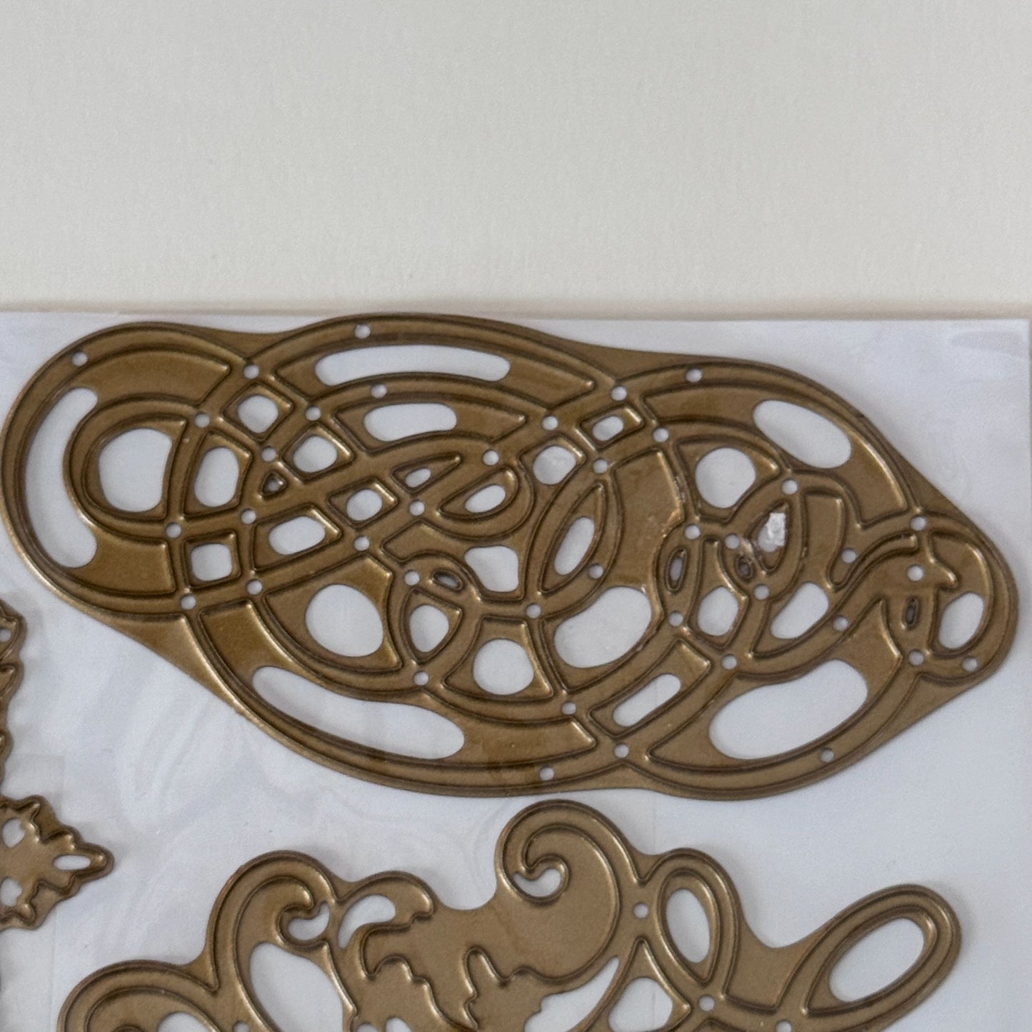Anna Griffin Cuttlebug Decorative Cutting Die Set Ornate Flourish Elegant Metal Dies Cardmaking