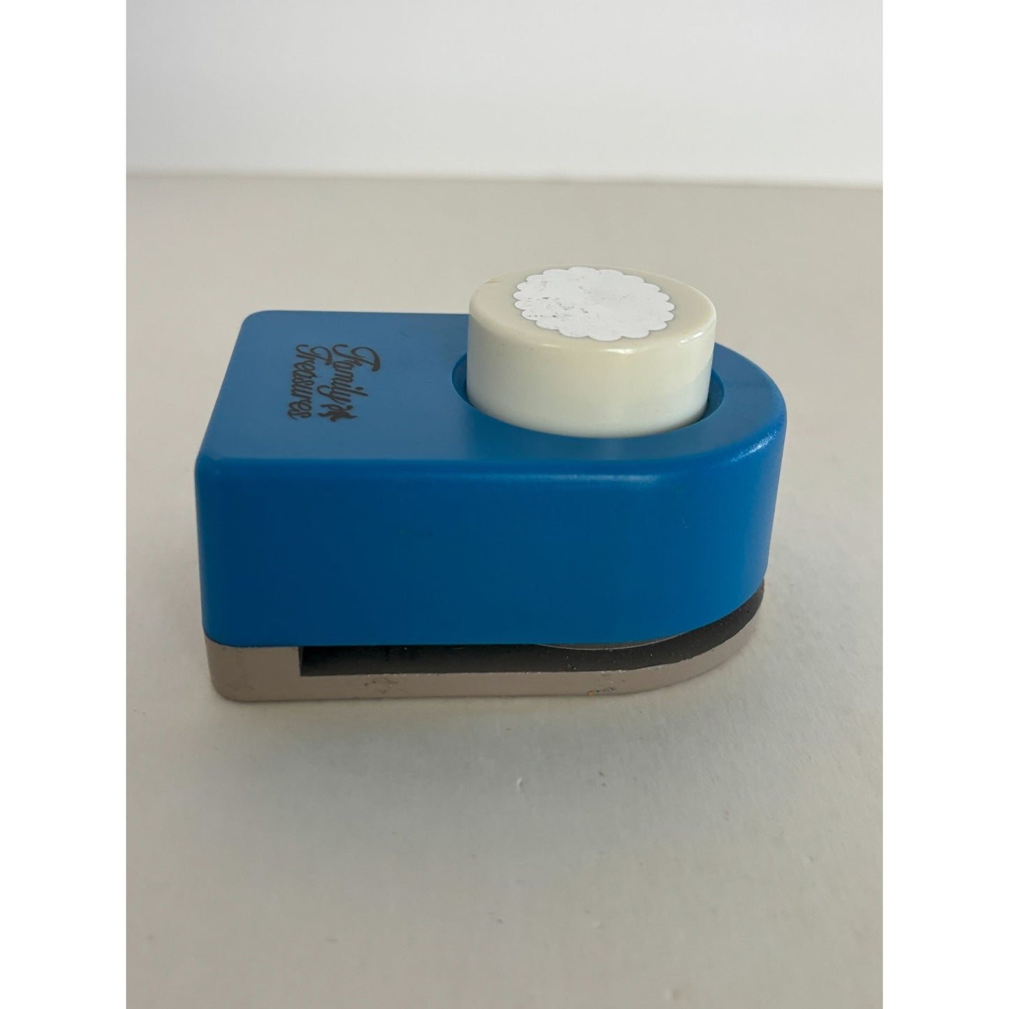 Family Treasures Paper Punch Scalloped Oval Shape Craft1.25 Inch Card Making Art