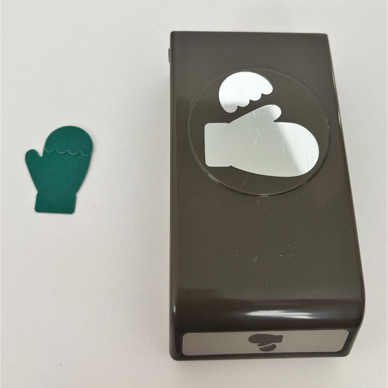 Stampin Up Paper Punch Mitten Builder Shape Christmas Cardmaking Mittens Holiday Craft Winter Scrapbooking
