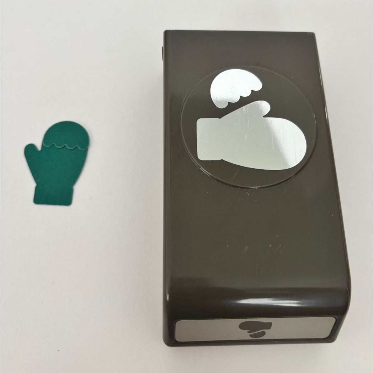 Stampin Up Paper Punch Mitten Builder Shape Christmas Cardmaking Mittens Holiday Craft Winter Scrapbooking