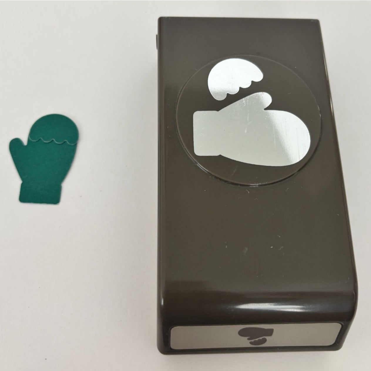 Stampin Up Paper Punch Mitten Builder Shape Christmas Cardmaking Mittens Holiday Craft Winter Scrapbooking