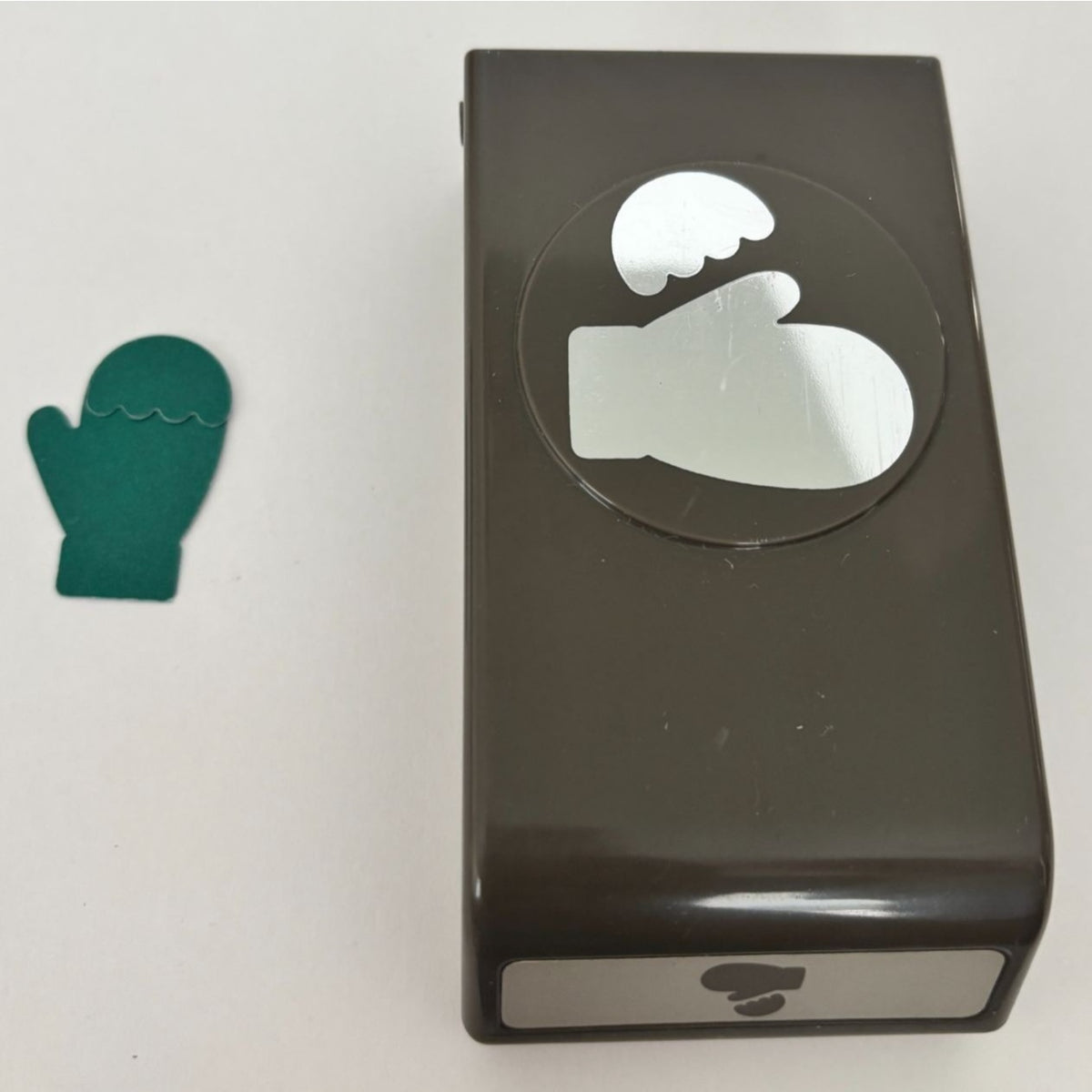 Stampin Up Paper Punch Mitten Builder Shape Christmas Cardmaking Mittens Holiday Craft Winter Scrapbooking
